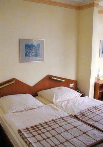 See Schlosshotel Am Kellersee Eutin Buitenkant foto